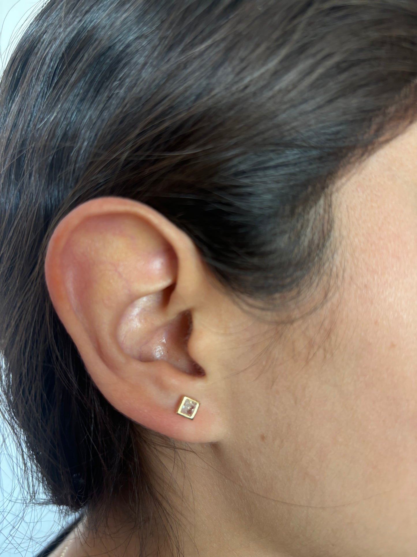 Broquel cuadro zirconia 10k