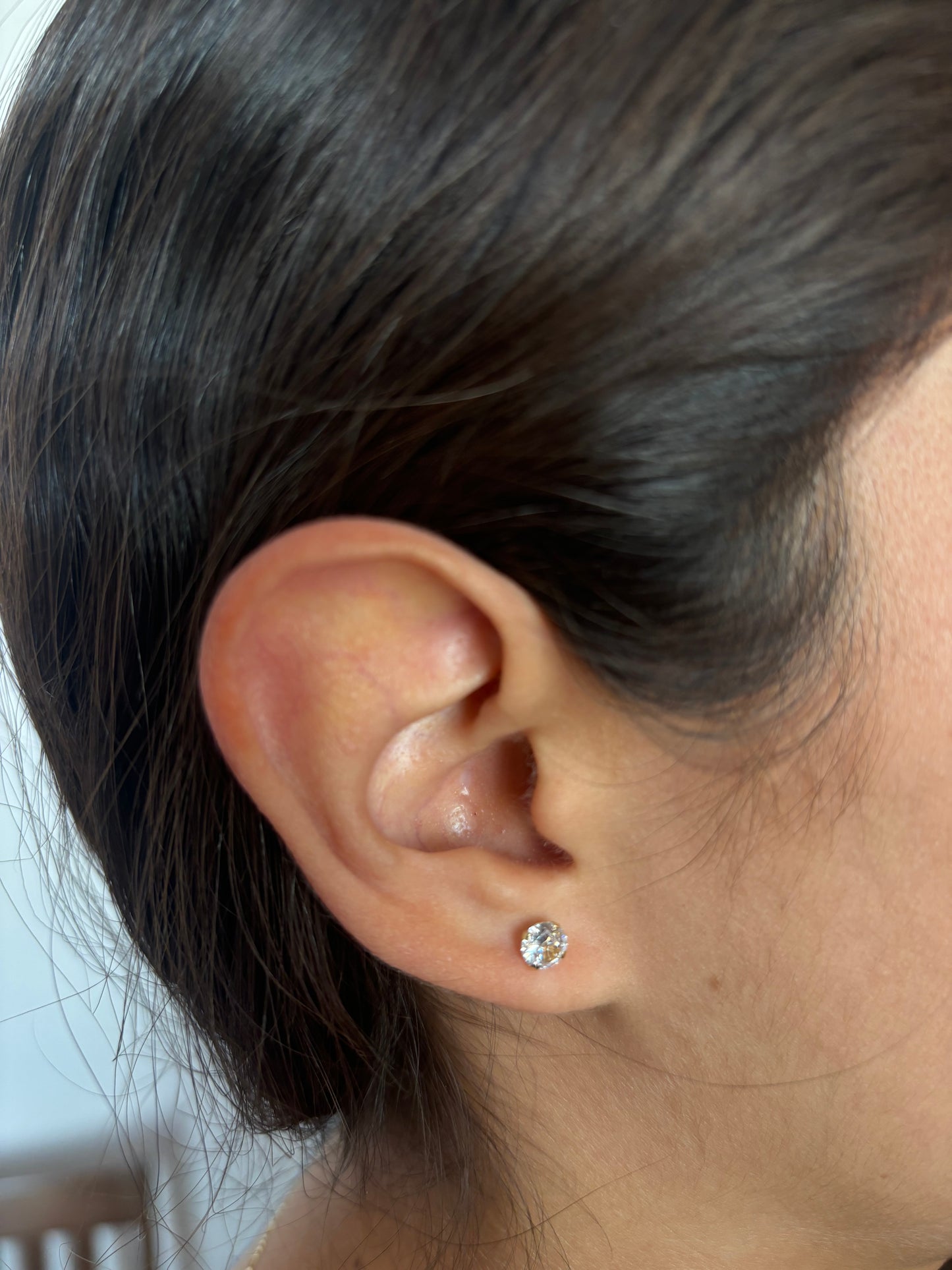 Broquel círculo zirconia 10k